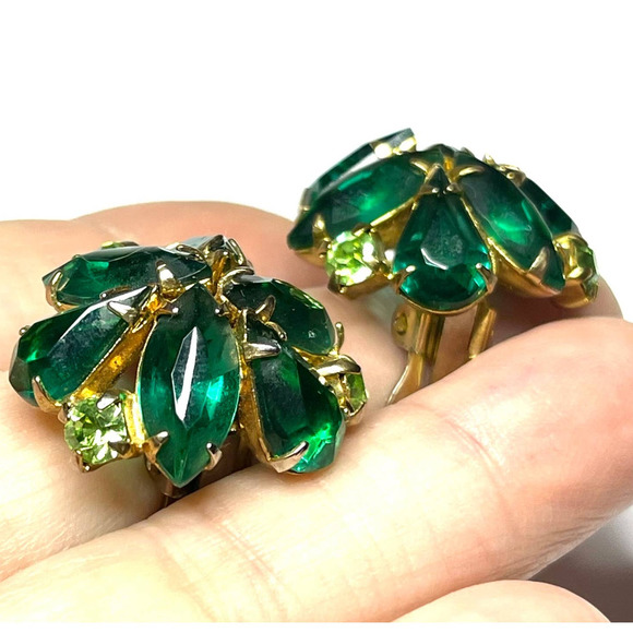 Clip Earrings Emerald Green Peridot Gold Uranium Glass Vtg Estate Jewelry O30 - Picture 5 of 6
